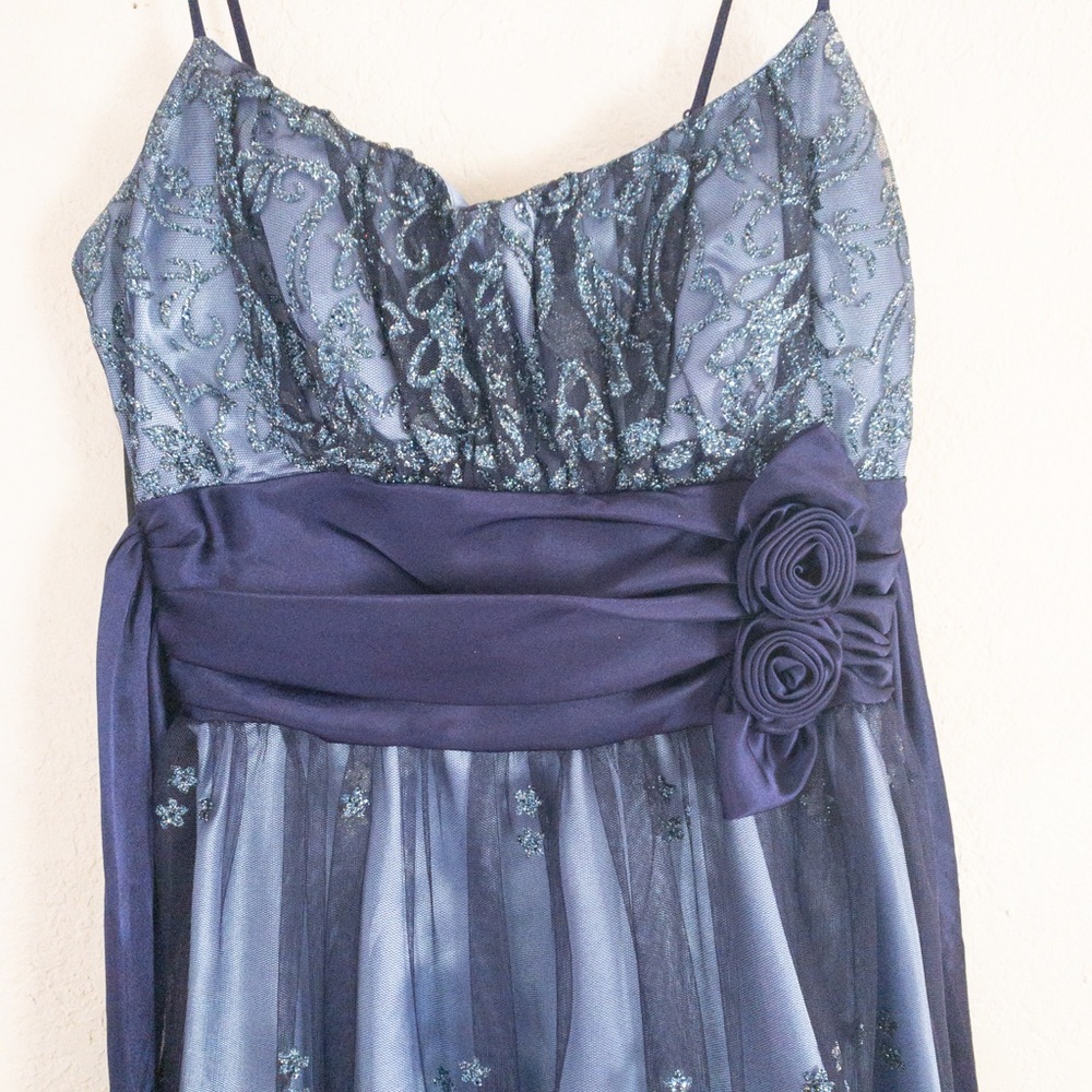 Dress - Picture 3 of 4